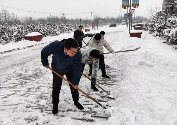 MK在线平台-MK(中国)
组织全体员工扫雪除冰(图2)