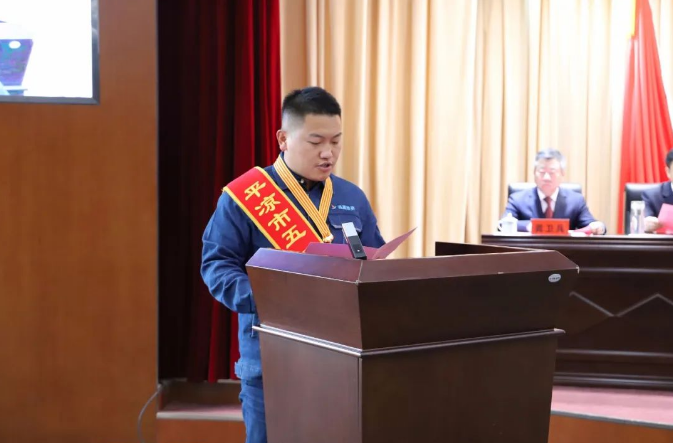 喜报！MK在线平台-MK(中国)
员工杨李荣获2022年平凉市五一劳动奖章(图2)