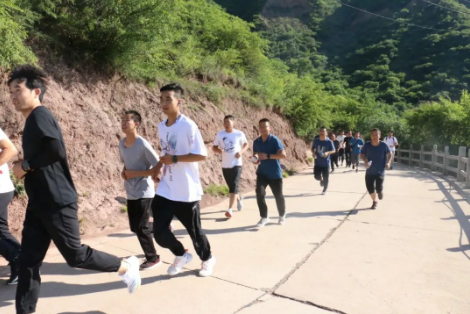 助力文旅市场 展示产投风采——MK在线平台-MK(中国)
组织开展员工登山比赛活动(图3)